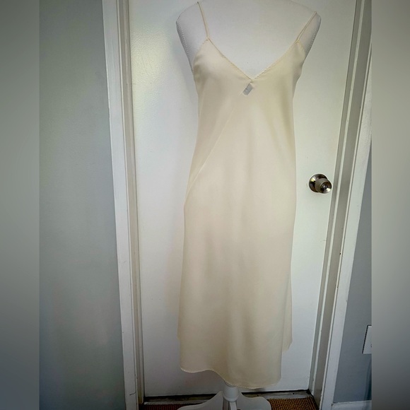 Vintage HALSTON for Vassarette Full Slip /Dress "Underneath It All" - - Picture 1 of 6